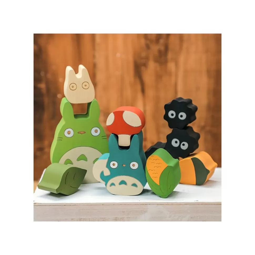 Maison Ghibli Wood Figurine Totoro With Soot Sprites - My Neighbor Totoro- Toys